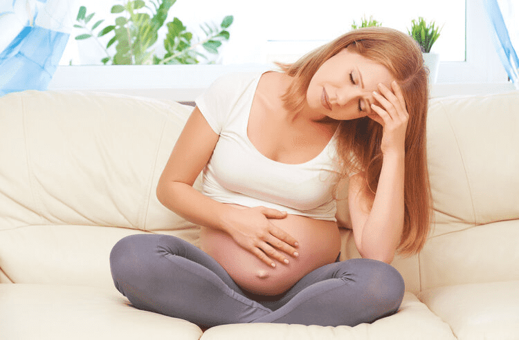 孕期肚子不显怀，是胎宝宝发育不良？医生辟谣：真正的原因有4点